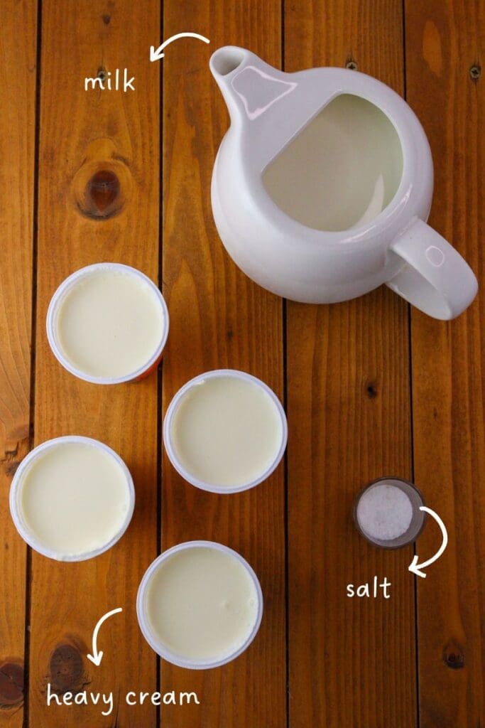 ingredients for kajmak: unhomogenised milk, heavy cream and salt